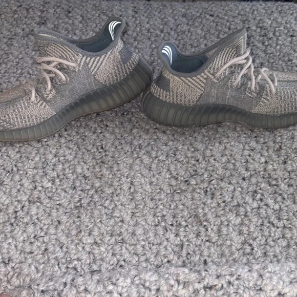 Yeezy Men’s 9.5 grey and tan - Picture 8 of 8